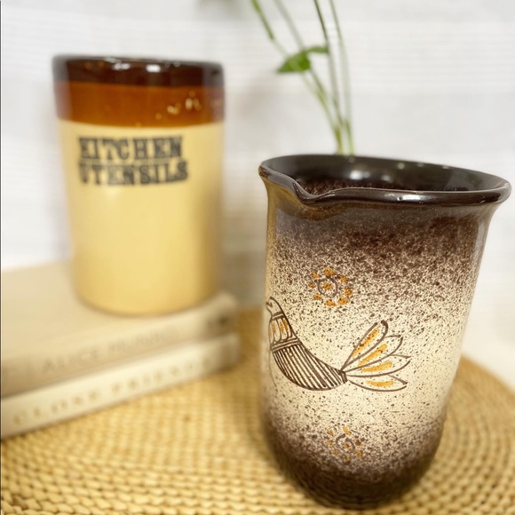 Speckled Paint and Hand Painted Bird illustration Pitcher - Picture 3 of 6